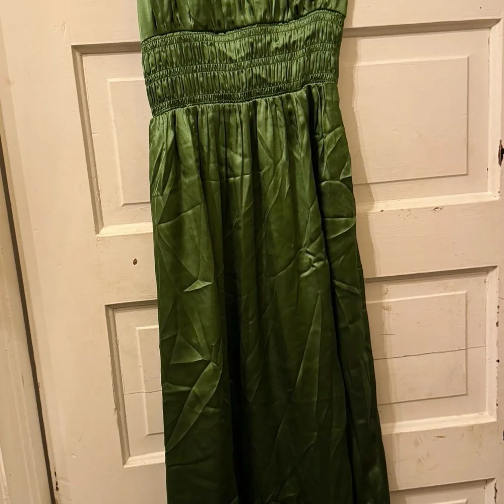Abercrombie & Fitch Green Satin Ruched Goddess Dress XSP